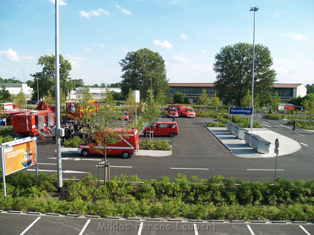 Feuer Koeln Ossendorf Butzweiler Hof neben IKEA P448.JPG